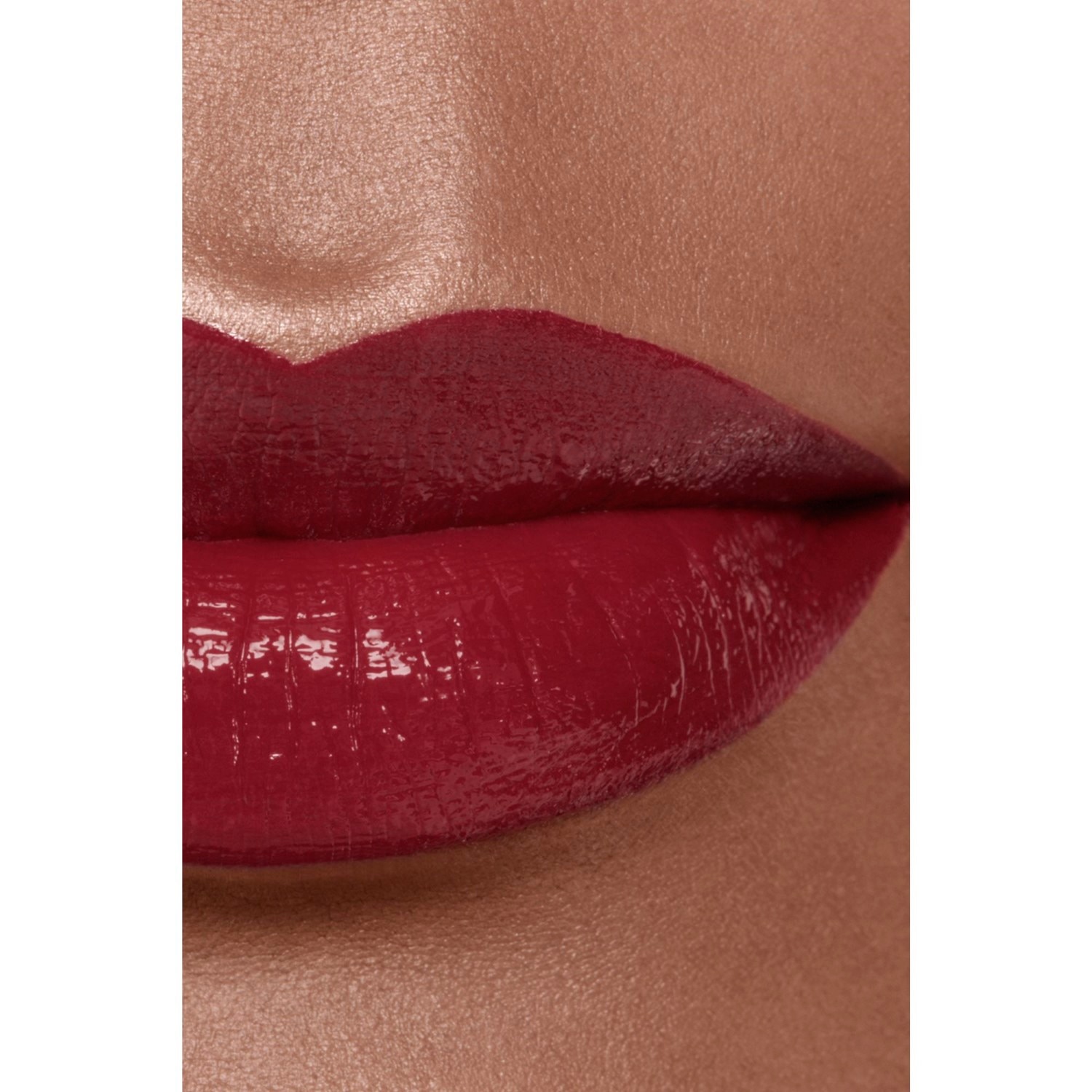 LA BARRA DE LABIOS HIDRATANTE Y REPULPADORA DE LARGA DURACIÓN. COLOR Y BRILLO INTENSOS.